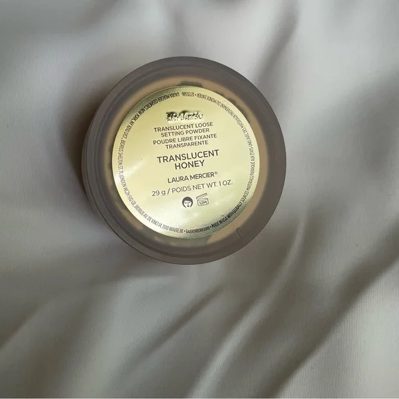 Laura Mercier Setting Powder & Puff - Picture 3 of 4